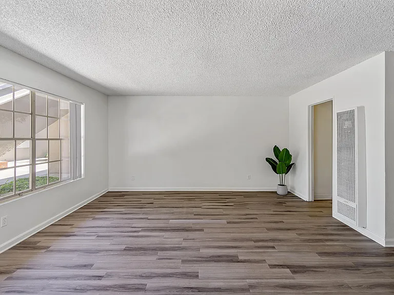 7614 Parkway Dr — Photo 20