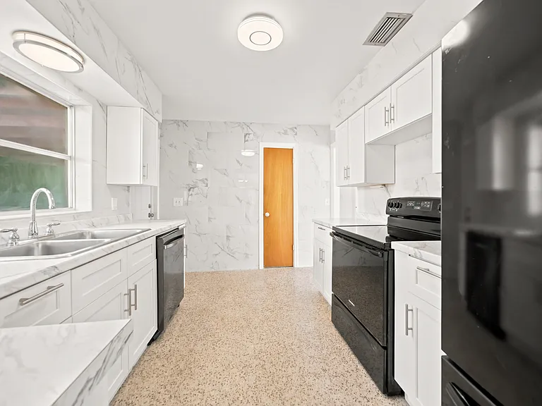 365 Blue Heron Rd — Photo 12
