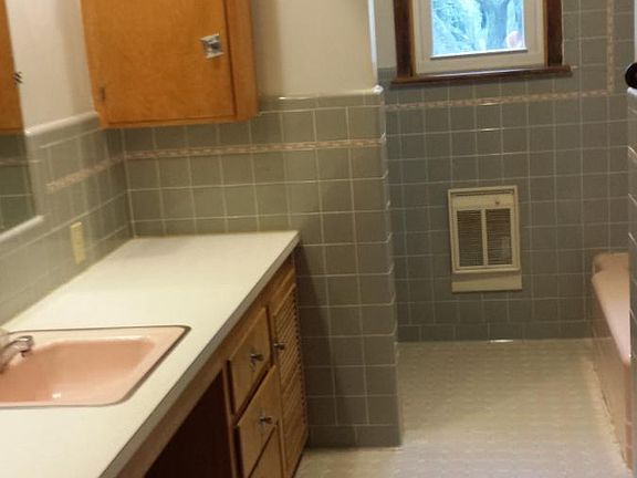 Spacious Bathroom
