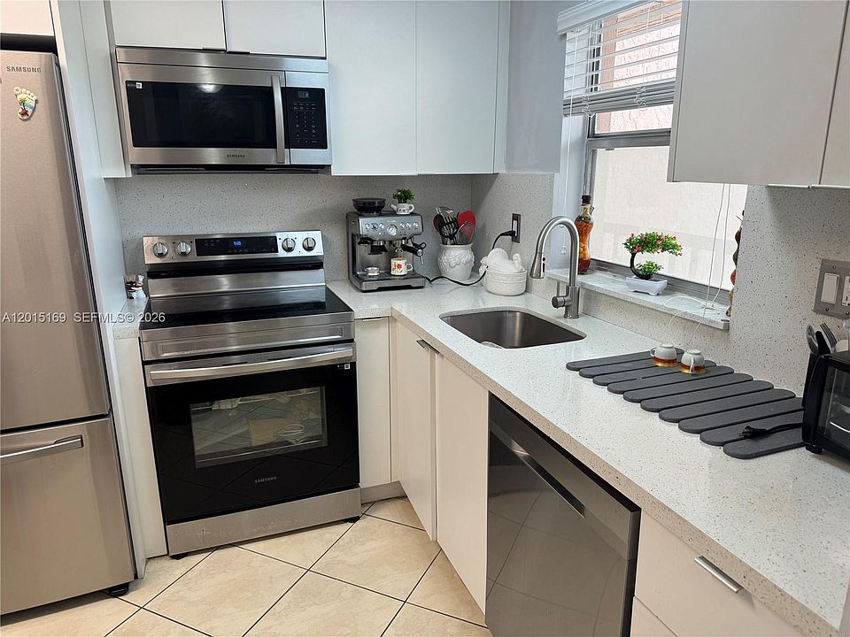 1st image of 9580 Sunrise Lakes Blvd APT 211
