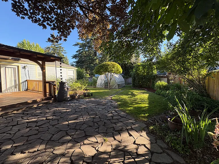 665 SE Vera Ave — Photo 26