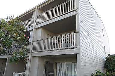 End, 2nd floor, extra window