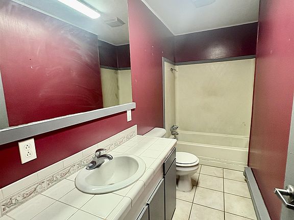 4th image of 216 College Ave