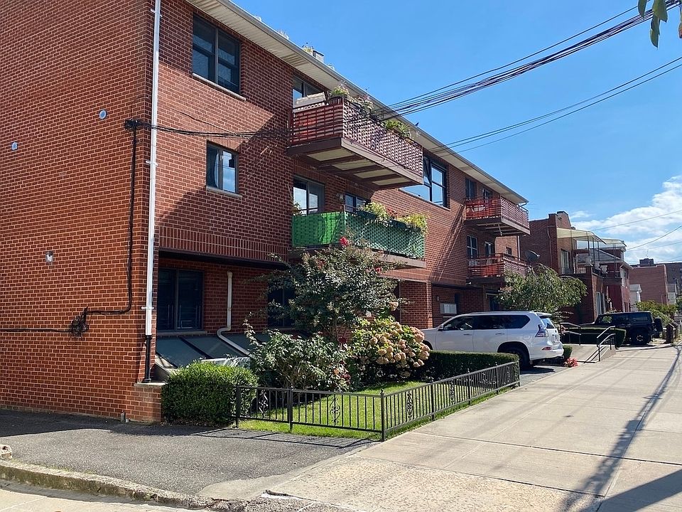2nd image of 2517 E 13th St APT 1C