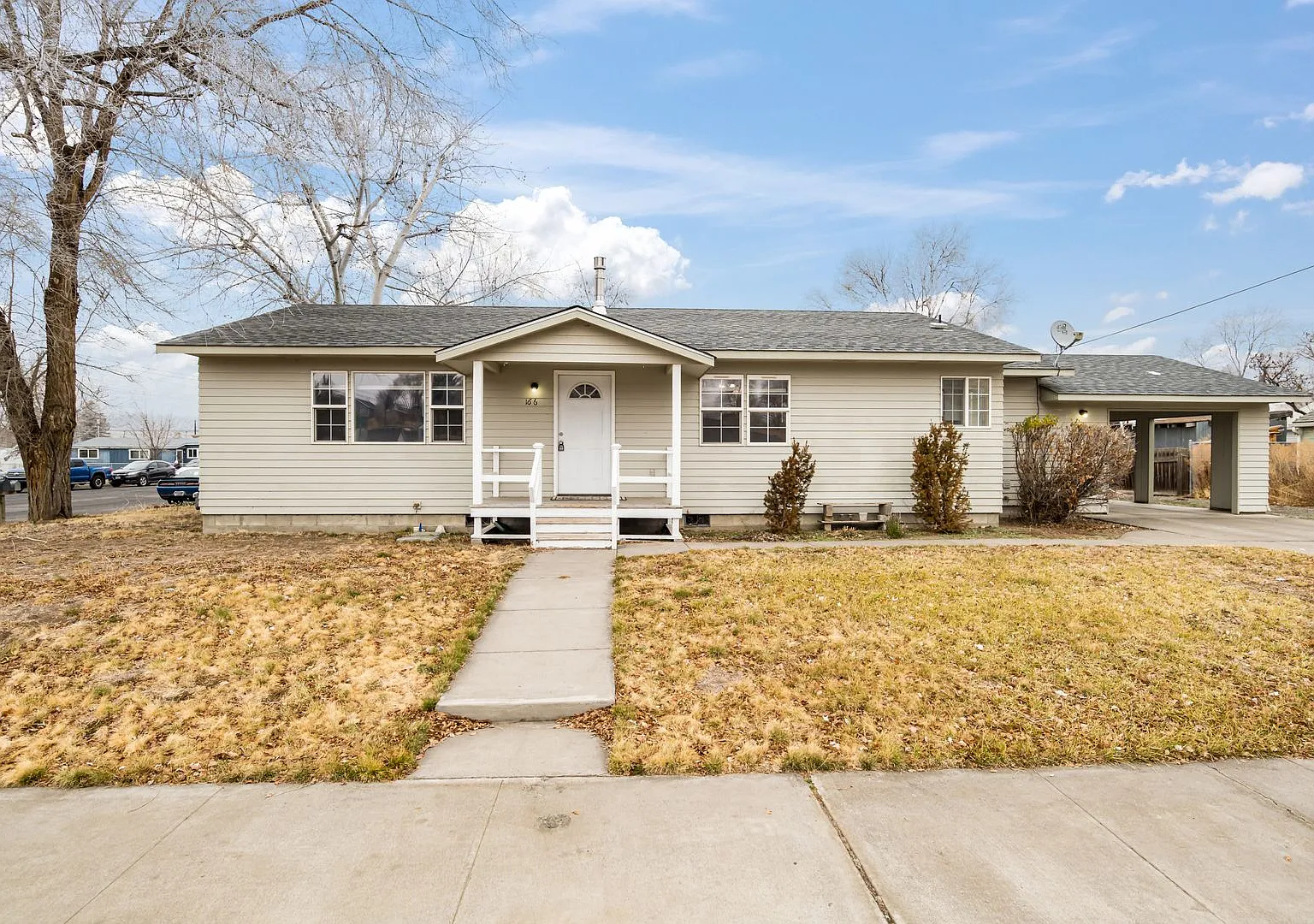 166 SE E St. Madras, OR — Photo 1