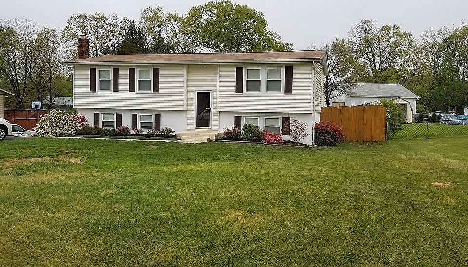 1st image of 216 Oakridge Dr