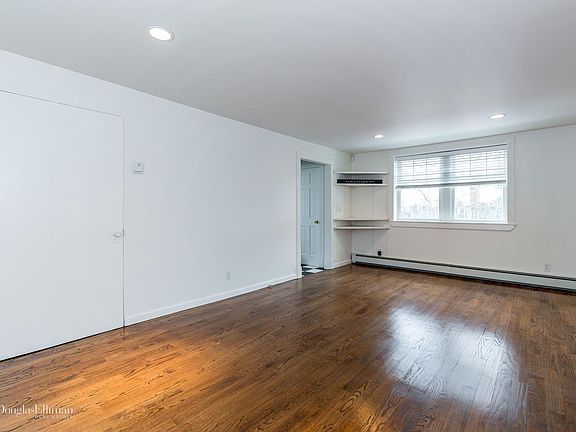 4th image of 27 Glenlawn Ave