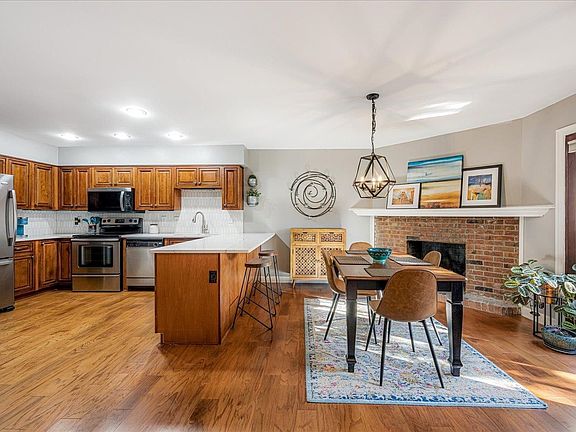 4th image of 699 Hotchkiss Ln #D