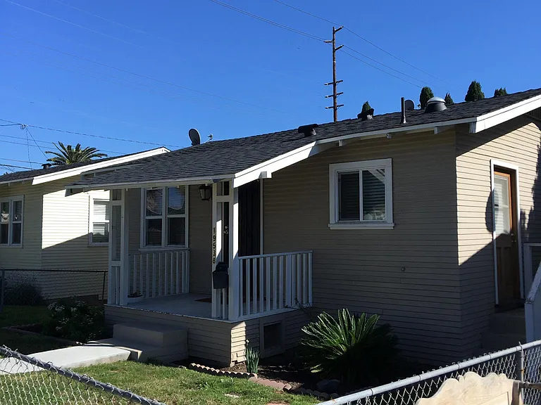1953 19th St — Photo 2