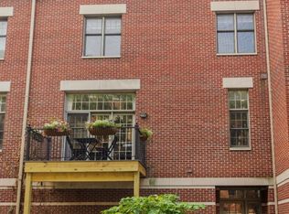 1065 W Chestnut St, Chicago, IL 60642