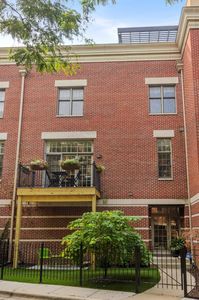 1065 W Chestnut St, Chicago, IL, 60642