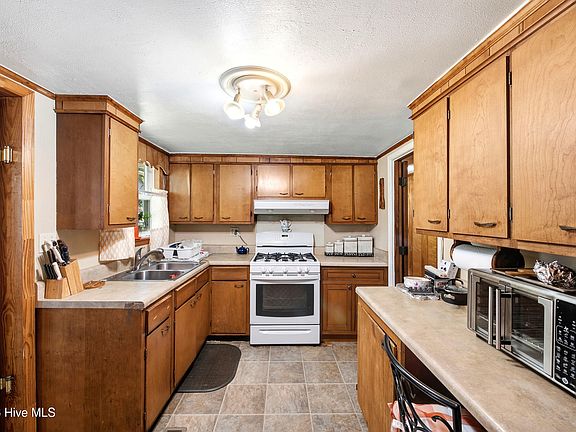 3rd image of 4249 Saw Mill Road NE