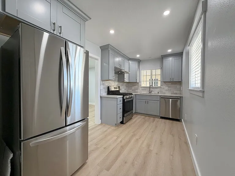 3502 Nyeland Ave — Photo 1
