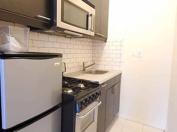 5th image of 2286 Adam C Powell Blvd #3FF