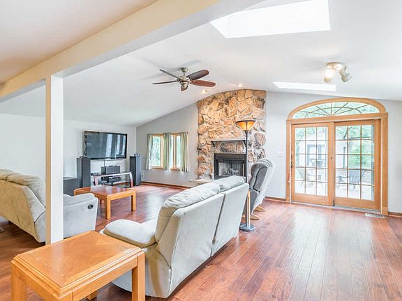 3rd image of 3535 Hillside Ct