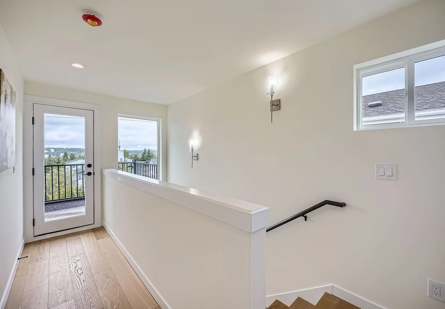 3 bed, 2.5 bath, 2162 sqft, $4,200 — Photo 4