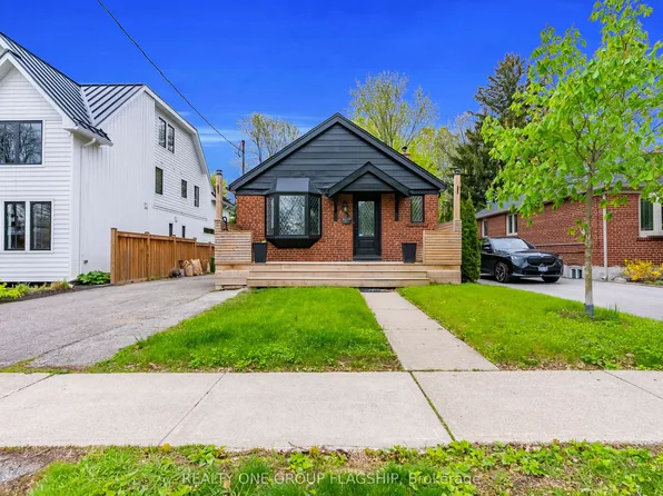 19 Yorkview Dr, Toronto, ON M8Z 2G1