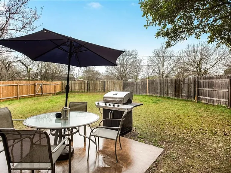 1119 Orchard Park Cir — Photo 3
