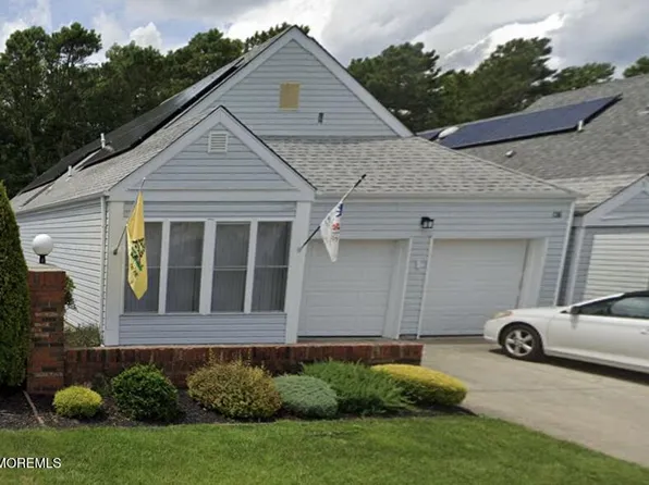 136 Longwood Drive, Manahawkin, NJ 08050