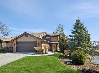 939 Brown Deer Dr, Westmont, IL