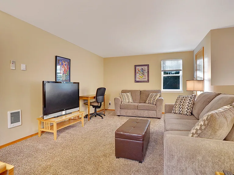731 Elm St SW #A — Photo 16
