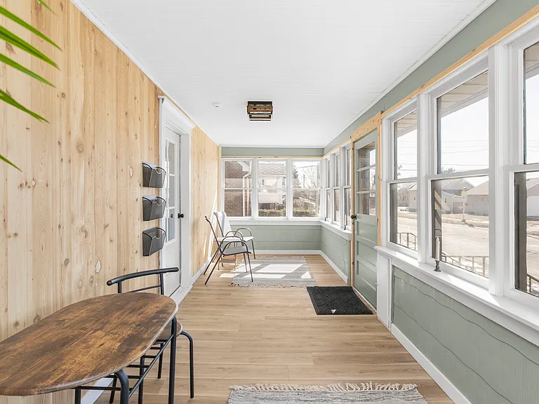 N Cedar St — Photo 12