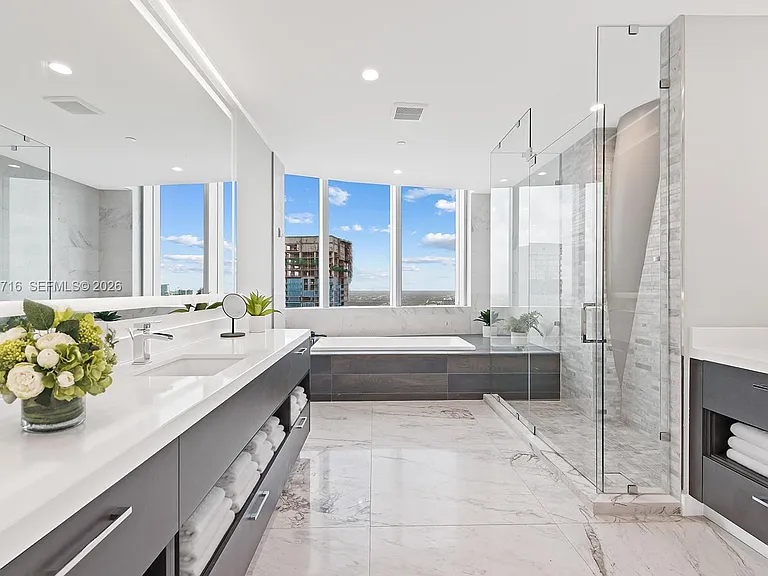 851 NE 1st Ave #Penthouse 5402 — Photo 14