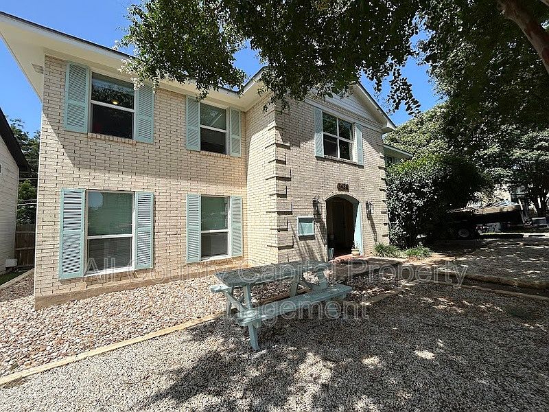 1st image of 3438 Willowrun Dr APT A