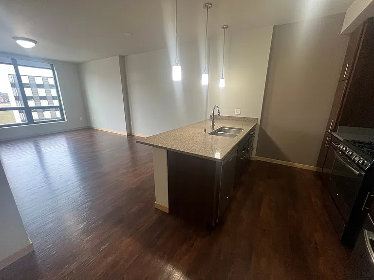 Venture Luxury High Rise — Photo 82