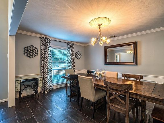 4th image of 2125 Strathmore Dr