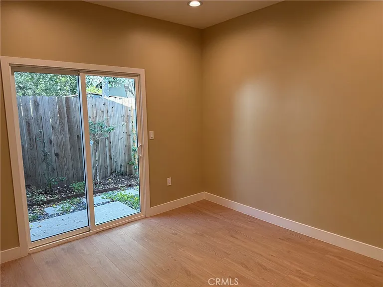 1072 N Vinedo Ave — Photo 12