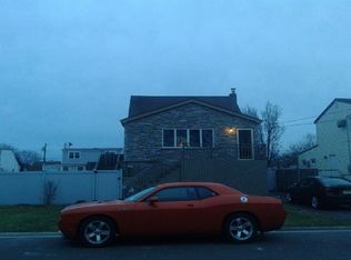 25 E Granada Ave, Lindenhurst, NY 11757