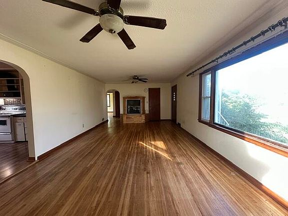 4th image of 301 S Maple Ave