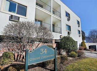 34 Crescent St APT 1F, Stamford, CT 06906