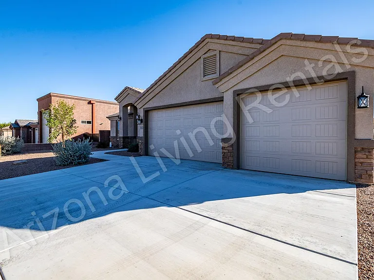 1726 E Aloe St — Photo 5