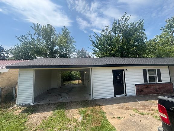 2nd image of 205 Countryside Ln