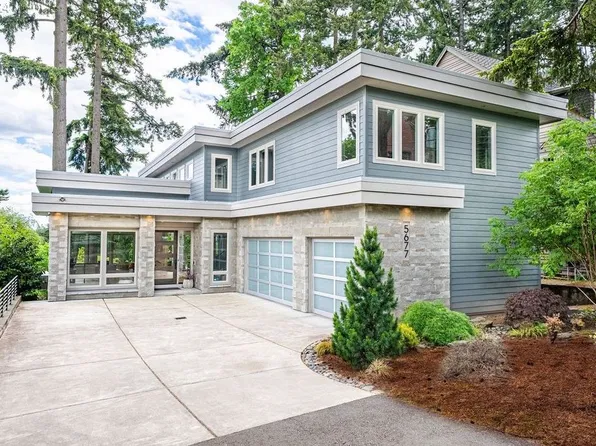 5677 SW Menefee Dr, Portland, OR 97239