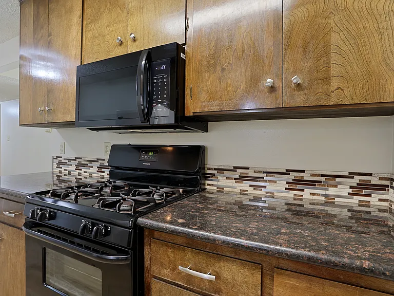 Avenue West Apartments — Photo 22