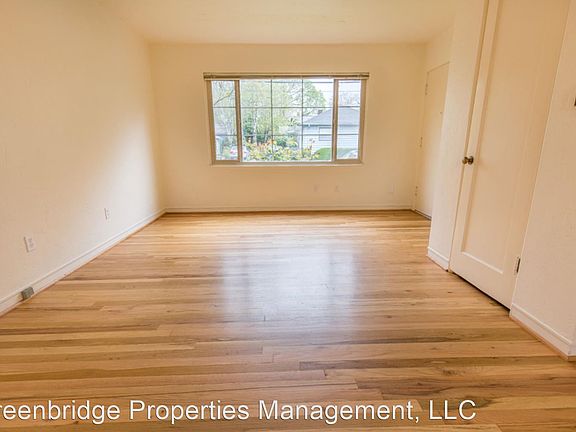 5th image of 711 SE 42nd Ave APT 2