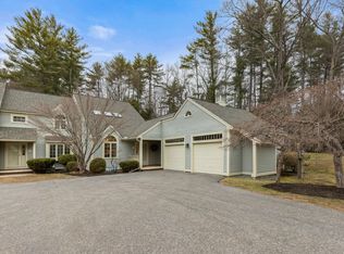 4 Peninsula Dr, Stratham, NH 03885