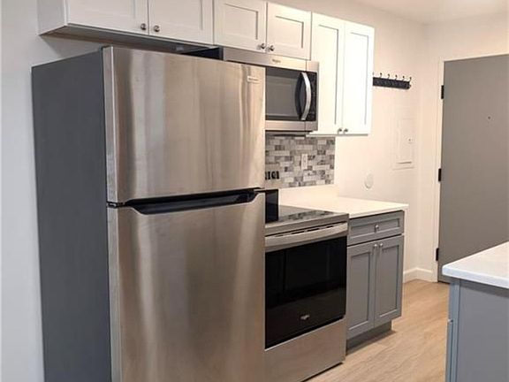 4th image of 420 Woodward Rd APT 19