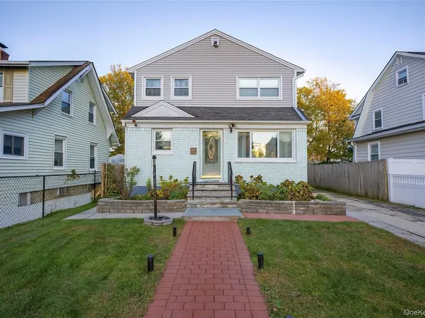 32 Stowe Place, Hempstead, NY 11550