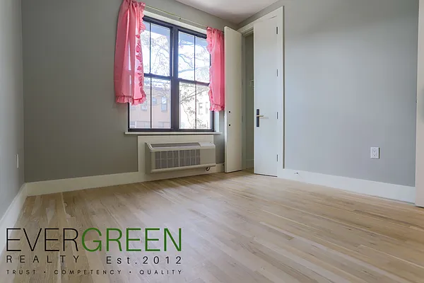 Rented by Evergreen Apartments BK | media 29