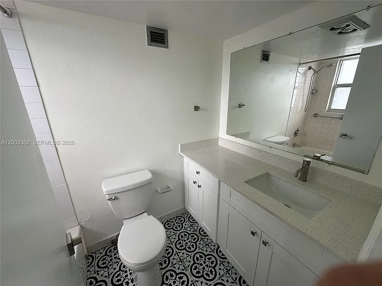 6039 Collins Ave #826 — Photo 12