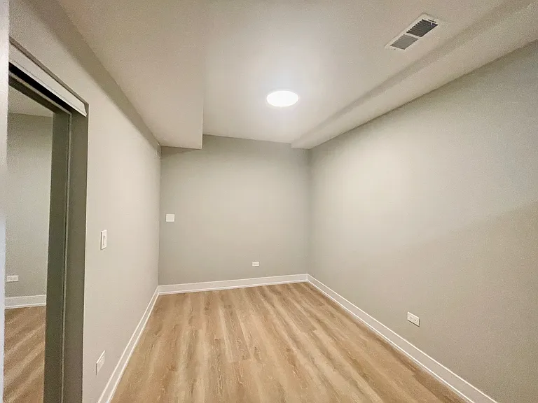 2127 S Marshall Blvd #B — Photo 9