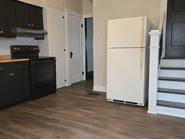 303 N State Ave — Photo 3