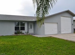 1013 NE 15th Place Cpe, Coral, FL 33909