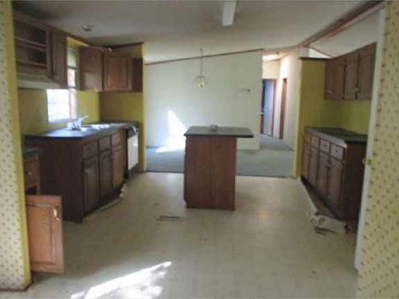 2nd image of 620 Bennett St
