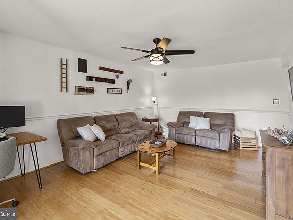 5th image of 1 Elphin Ct Unit 301