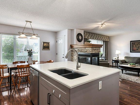 5th image of 2 W Springbank Cres SW